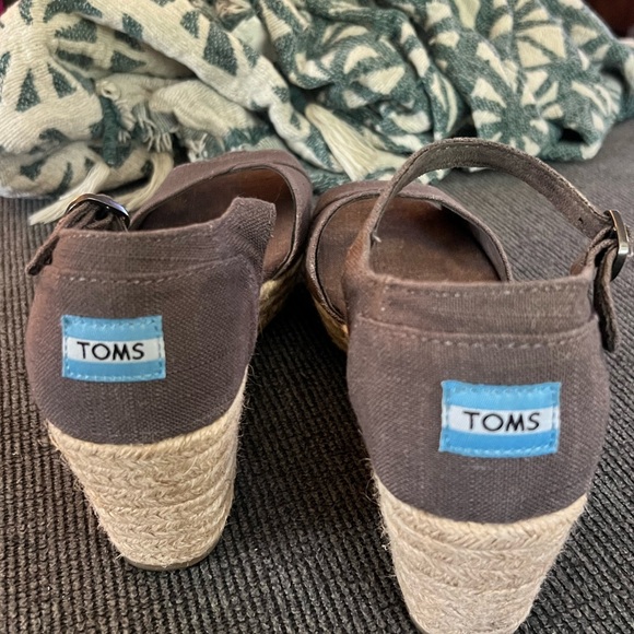 TOMS Linen Platform Wedges - Picture 4 of 6